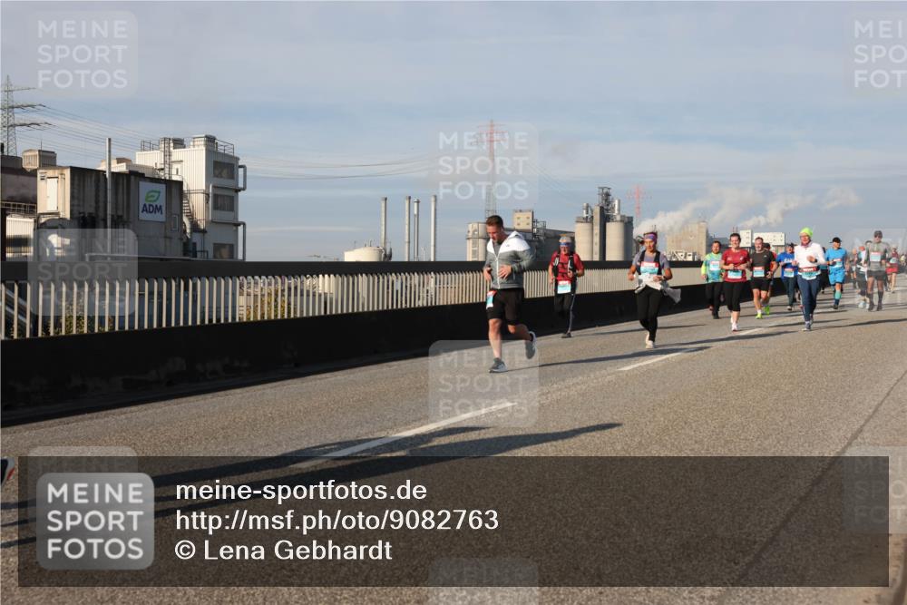 03.10.2025 - Köhlbrandbrückenlauf Lena Gebhardt http://msf.ph/oto/9082763 03.10.2025 10:04:40 Position 2  meine-sportfotos.de
