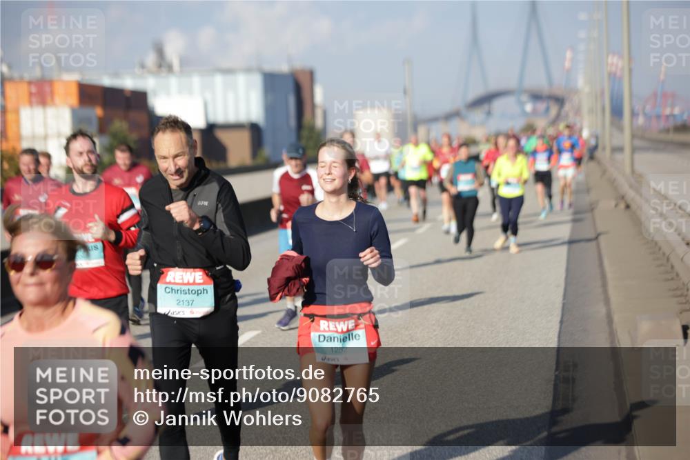 03.10.2025 - Köhlbrandbrückenlauf Jannik Wohlers http://msf.ph/oto/9082765 03.10.2025 10:05:49 Position 3 2137, 1252 meine-sportfotos.de