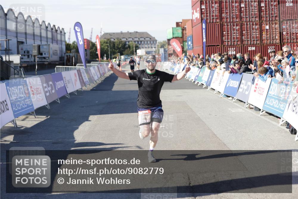03.10.2025 - Köhlbrandbrückenlauf Jannik Wohlers http://msf.ph/oto/9082779 03.10.2025 12:51:28 Ziel 6047, 6458 meine-sportfotos.de