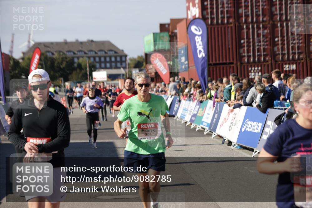 03.10.2025 - Köhlbrandbrückenlauf Jannik Wohlers http://msf.ph/oto/9082785 03.10.2025 13:18:16 Ziel 4472, 4473, 4581, 4600, 4620, 4661, 5209, 5379, 5440, 5454, 5691, 5816, 6001, 6310, 6326 meine-sportfotos.de