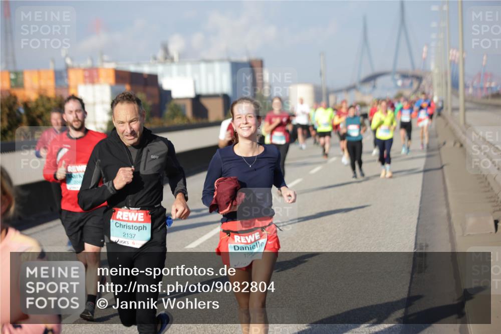 03.10.2025 - Köhlbrandbrückenlauf Jannik Wohlers http://msf.ph/oto/9082804 03.10.2025 10:05:49 Position 3 2137, 125 meine-sportfotos.de