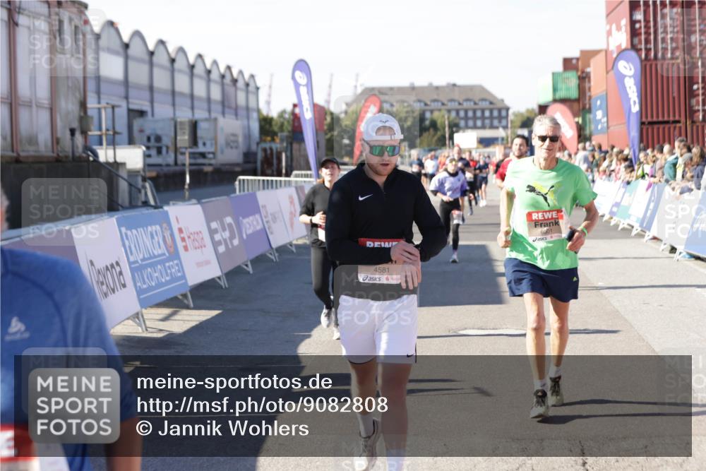03.10.2025 - Köhlbrandbrückenlauf Jannik Wohlers http://msf.ph/oto/9082808 03.10.2025 13:18:16 Ziel 4472, 4473, 4581, 4600, 4620, 4661, 5209, 5379, 5440, 5454, 5691, 5816, 6001, 6310, 6326 meine-sportfotos.de