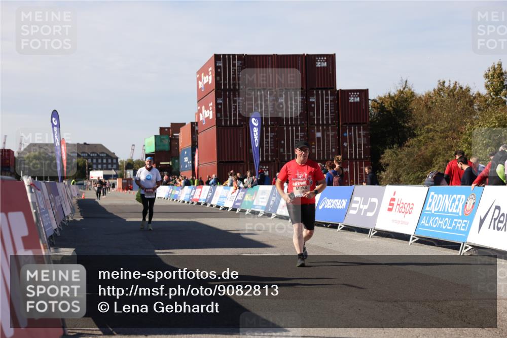 03.10.2025 - Köhlbrandbrückenlauf Lena Gebhardt http://msf.ph/oto/9082813 03.10.2025 13:49:19 Ziel 5736, 6102 meine-sportfotos.de