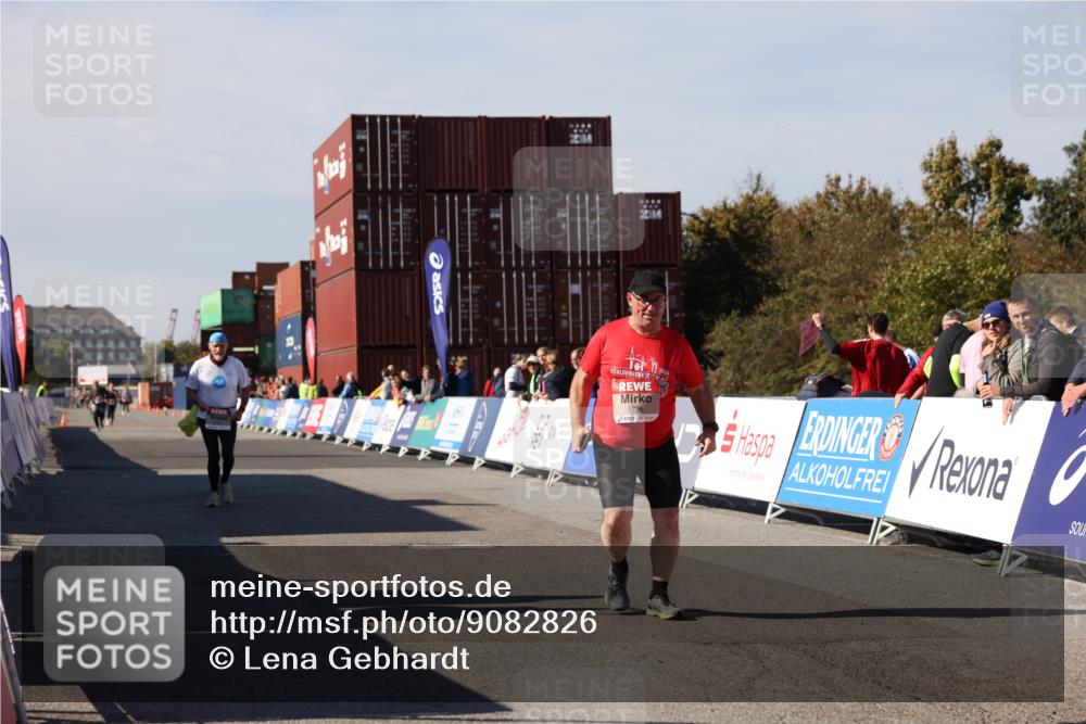 03.10.2025 - Köhlbrandbrückenlauf Lena Gebhardt http://msf.ph/oto/9082826 03.10.2025 13:49:20 Ziel 5736, 6102 meine-sportfotos.de