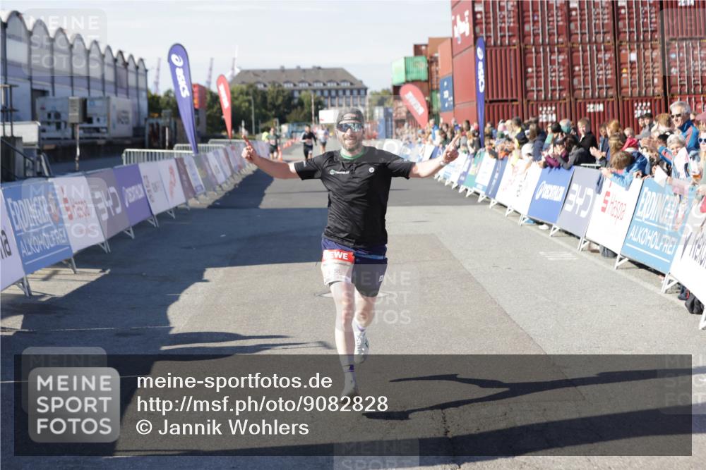 03.10.2025 - Köhlbrandbrückenlauf Jannik Wohlers http://msf.ph/oto/9082828 03.10.2025 12:51:28 Ziel 6047, 6458 meine-sportfotos.de