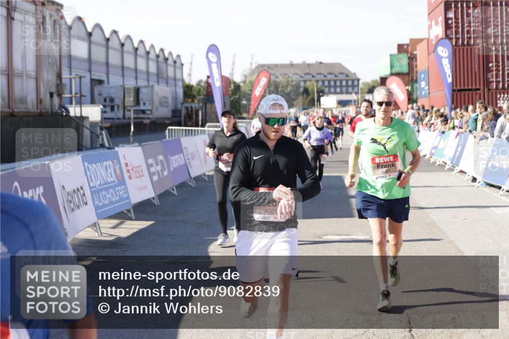 03.10.2025 - Köhlbrandbrückenlauf Jannik Wohlers http://msf.ph/oto/9082839 03.10.2025 13:18:17 Ziel 4472, 4473, 4581, 4600, 4661, 5209, 5379, 5440, 5454, 5691, 5816, 6001, 6310 meine-sportfotos.de