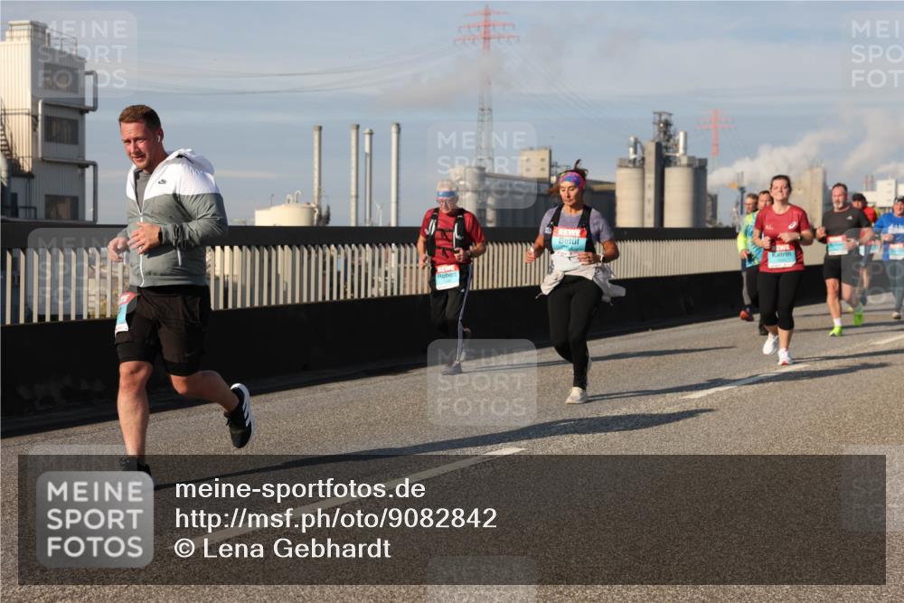 03.10.2025 - Köhlbrandbrückenlauf Lena Gebhardt http://msf.ph/oto/9082842 03.10.2025 10:04:42 Position 2  meine-sportfotos.de