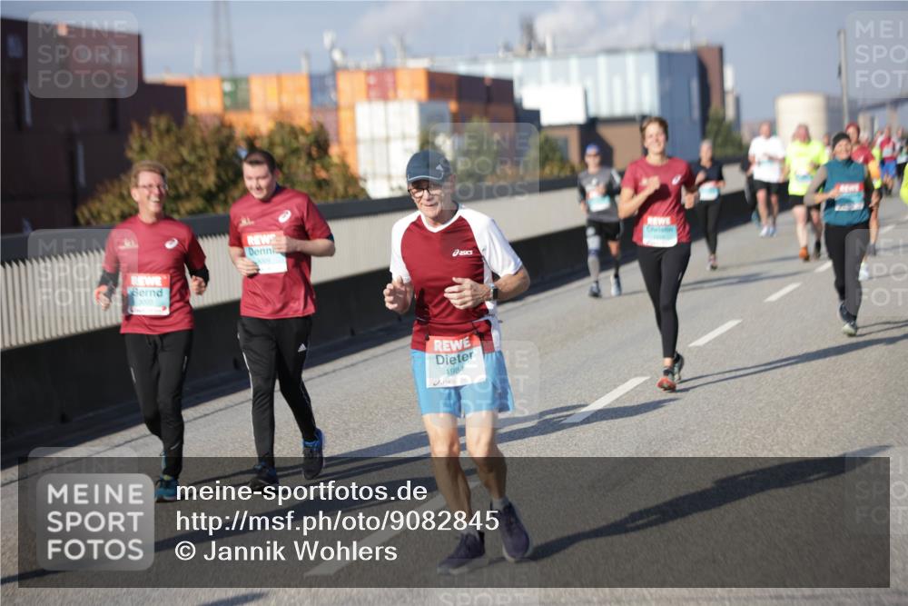 03.10.2025 - Köhlbrandbrückenlauf Jannik Wohlers http://msf.ph/oto/9082845 03.10.2025 10:05:52 Position 3 3004, 1984 meine-sportfotos.de