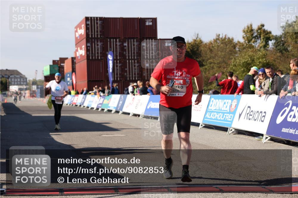 03.10.2025 - Köhlbrandbrückenlauf Lena Gebhardt http://msf.ph/oto/9082853 03.10.2025 13:49:21 Ziel 5736, 6102 meine-sportfotos.de