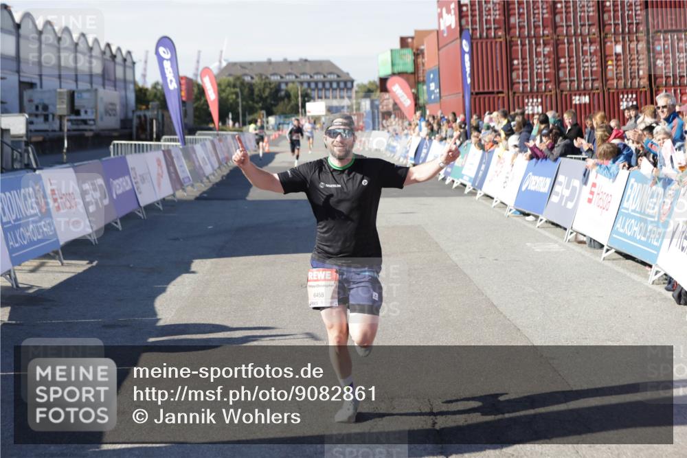 03.10.2025 - Köhlbrandbrückenlauf Jannik Wohlers http://msf.ph/oto/9082861 03.10.2025 12:51:28 Ziel 6047, 6458 meine-sportfotos.de