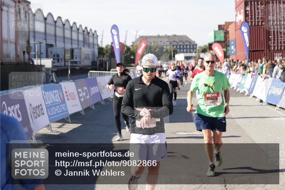 03.10.2025 - Köhlbrandbrückenlauf Jannik Wohlers http://msf.ph/oto/9082866 03.10.2025 13:18:17 Ziel 4472, 4473, 4581, 4600, 4661, 5209, 5379, 5440, 5454, 5691, 5816, 6001, 6310 meine-sportfotos.de