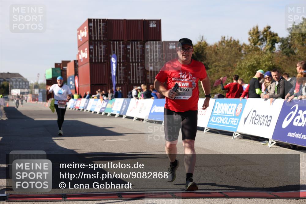 03.10.2025 - Köhlbrandbrückenlauf Lena Gebhardt http://msf.ph/oto/9082868 03.10.2025 13:49:21 Ziel 5736, 6102 meine-sportfotos.de