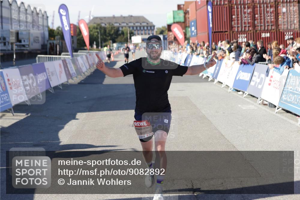 03.10.2025 - Köhlbrandbrückenlauf Jannik Wohlers http://msf.ph/oto/9082892 03.10.2025 12:51:28 Ziel 6047, 6458 meine-sportfotos.de