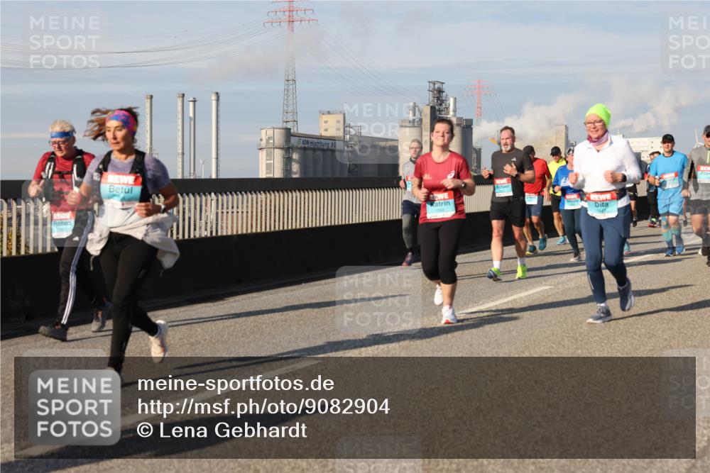 03.10.2025 - Köhlbrandbrückenlauf Lena Gebhardt http://msf.ph/oto/9082904 03.10.2025 10:04:43 Position 2  meine-sportfotos.de