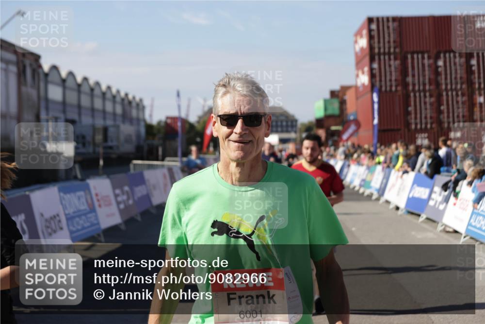 03.10.2025 - Köhlbrandbrückenlauf Jannik Wohlers http://msf.ph/oto/9082966 03.10.2025 13:18:20 Ziel 4341, 4472, 4473, 4560, 4581, 4600, 4760, 5379, 5440, 5454, 5691, 5722, 5816, 6001, 6310 meine-sportfotos.de