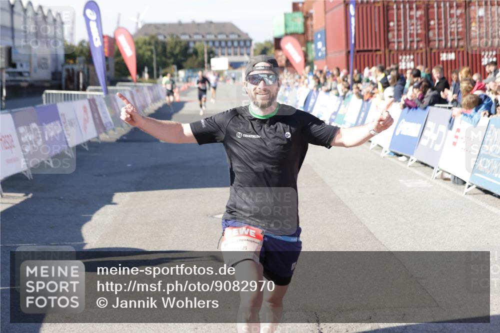 03.10.2025 - Köhlbrandbrückenlauf Jannik Wohlers http://msf.ph/oto/9082970 03.10.2025 12:51:29 Ziel 6047, 6458 meine-sportfotos.de