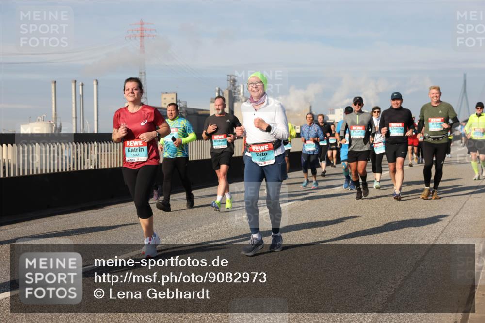 03.10.2025 - Köhlbrandbrückenlauf Lena Gebhardt http://msf.ph/oto/9082973 03.10.2025 10:04:44 Position 2 1592, 1847 meine-sportfotos.de