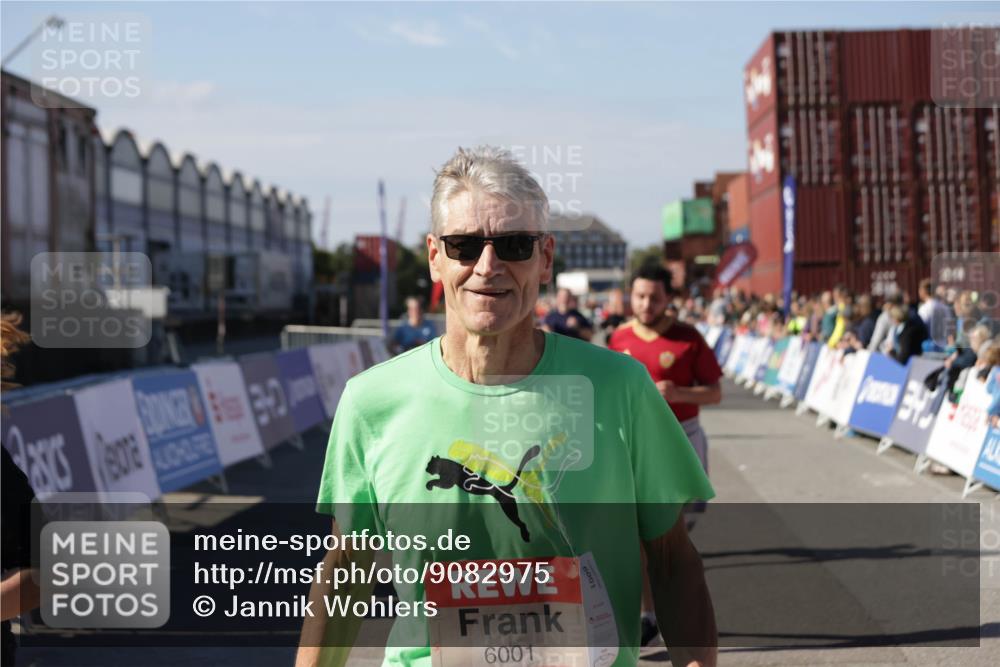 03.10.2025 - Köhlbrandbrückenlauf Jannik Wohlers http://msf.ph/oto/9082975 03.10.2025 13:18:20 Ziel 4341, 4472, 4473, 4560, 4581, 4600, 4760, 5379, 5440, 5454, 5691, 5722, 5816, 6001, 6310 meine-sportfotos.de