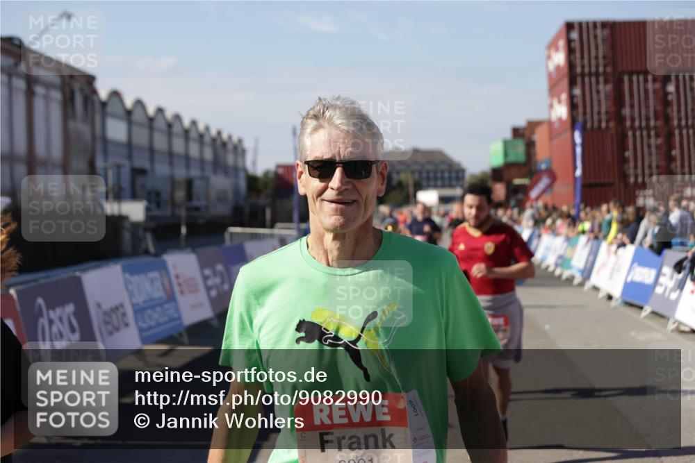 03.10.2025 - Köhlbrandbrückenlauf Jannik Wohlers http://msf.ph/oto/9082990 03.10.2025 13:18:20 Ziel 4341, 4472, 4473, 4560, 4581, 4600, 4760, 5379, 5440, 5454, 5691, 5722, 5816, 6001, 6310 meine-sportfotos.de