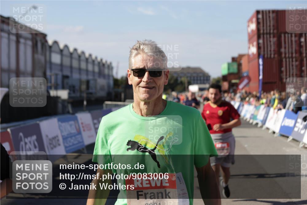 03.10.2025 - Köhlbrandbrückenlauf Jannik Wohlers http://msf.ph/oto/9083006 03.10.2025 13:18:20 Ziel 4341, 4472, 4473, 4560, 4581, 4600, 4760, 5379, 5440, 5454, 5691, 5722, 5816, 6001, 6310 meine-sportfotos.de