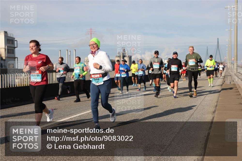 03.10.2025 - Köhlbrandbrückenlauf Lena Gebhardt http://msf.ph/oto/9083022 03.10.2025 10:04:45 Position 2 1592, 1847 meine-sportfotos.de