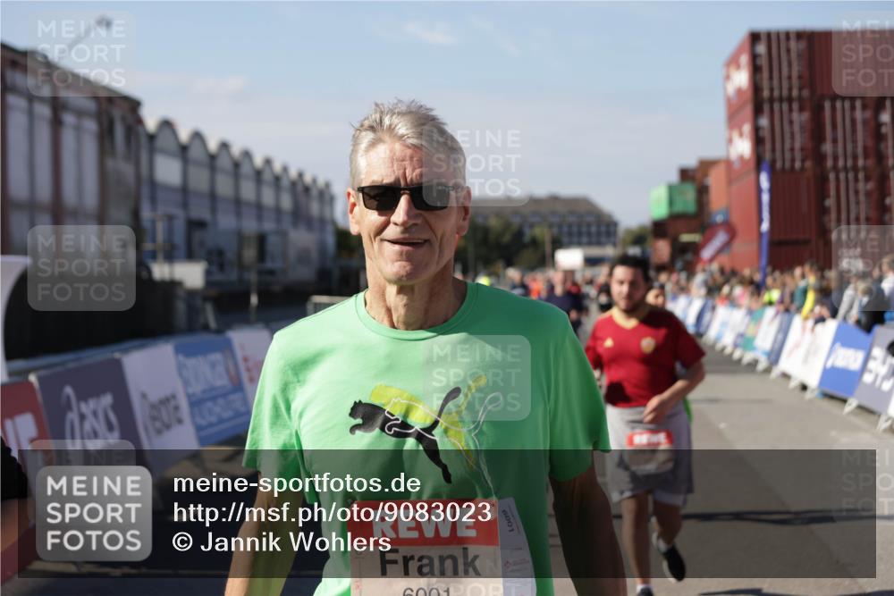 03.10.2025 - Köhlbrandbrückenlauf Jannik Wohlers http://msf.ph/oto/9083023 03.10.2025 13:18:20 Ziel 4341, 4472, 4473, 4560, 4581, 4600, 4760, 5379, 5440, 5454, 5691, 5722, 5816, 6001, 6310 meine-sportfotos.de