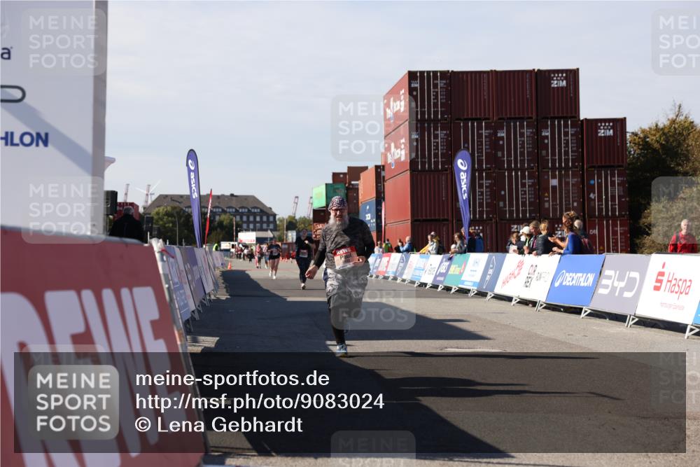 03.10.2025 - Köhlbrandbrückenlauf Lena Gebhardt http://msf.ph/oto/9083024 03.10.2025 13:49:40 Ziel 6123 meine-sportfotos.de