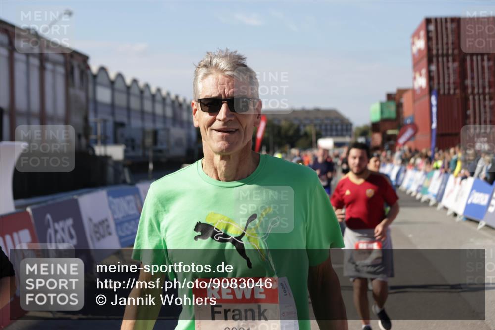 03.10.2025 - Köhlbrandbrückenlauf Jannik Wohlers http://msf.ph/oto/9083046 03.10.2025 13:18:20 Ziel 4341, 4472, 4473, 4560, 4581, 4600, 4760, 5379, 5440, 5454, 5691, 5722, 5816, 6001, 6310 meine-sportfotos.de