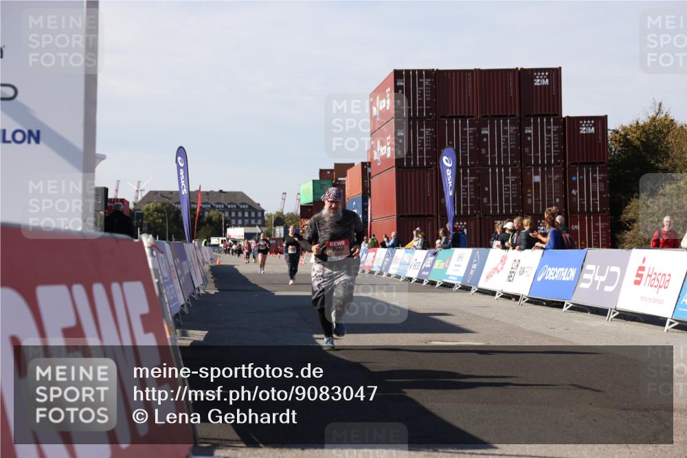 03.10.2025 - Köhlbrandbrückenlauf Lena Gebhardt http://msf.ph/oto/9083047 03.10.2025 13:49:40 Ziel 6123 meine-sportfotos.de