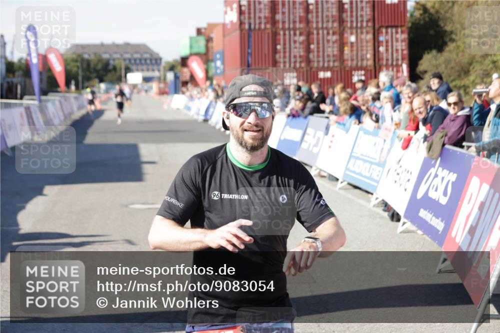 03.10.2025 - Köhlbrandbrückenlauf Jannik Wohlers http://msf.ph/oto/9083054 03.10.2025 12:51:29 Ziel 6047, 6458 meine-sportfotos.de