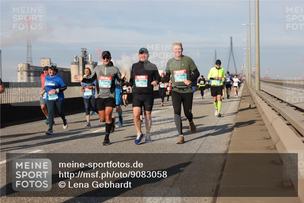 03.10.2025 - Köhlbrandbrückenlauf Lena Gebhardt http://msf.ph/oto/9083058 03.10.2025 10:04:46 Position 2 2783, 2782, 2784 meine-sportfotos.de