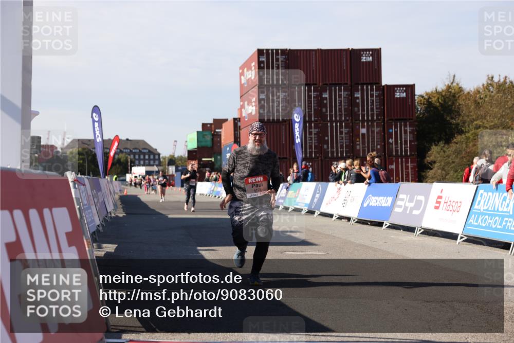 03.10.2025 - Köhlbrandbrückenlauf Lena Gebhardt http://msf.ph/oto/9083060 03.10.2025 13:49:41 Ziel 6123 meine-sportfotos.de