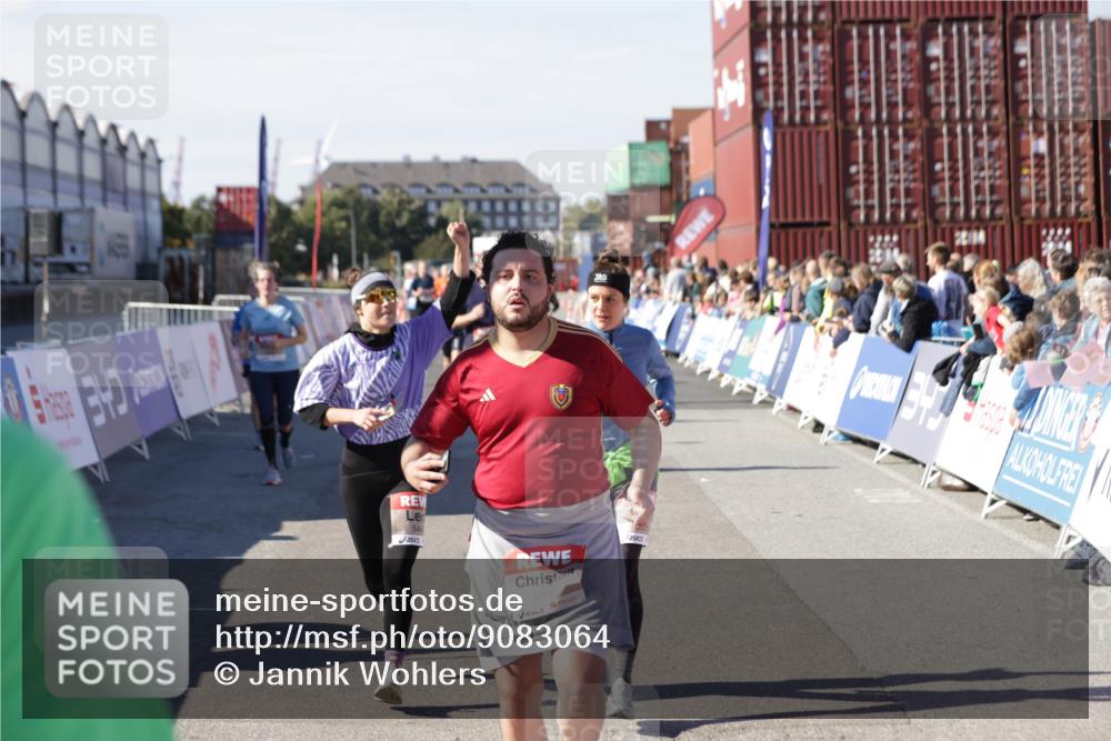 03.10.2025 - Köhlbrandbrückenlauf Jannik Wohlers http://msf.ph/oto/9083064 03.10.2025 13:18:21 Ziel 4341, 4472, 4473, 4560, 4581, 4600, 4760, 5192, 5379, 5440, 5454, 5691, 5722, 5816, 6001, 6310 meine-sportfotos.de