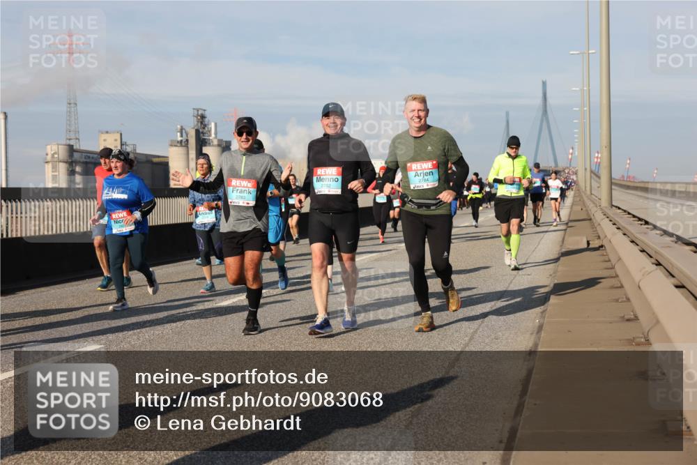 03.10.2025 - Köhlbrandbrückenlauf Lena Gebhardt http://msf.ph/oto/9083068 03.10.2025 10:04:46 Position 2 2782, 2784, 2783 meine-sportfotos.de