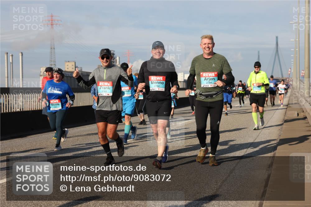 03.10.2025 - Köhlbrandbrückenlauf Lena Gebhardt http://msf.ph/oto/9083072 03.10.2025 10:04:46 Position 2 2783, 2782, 2784 meine-sportfotos.de