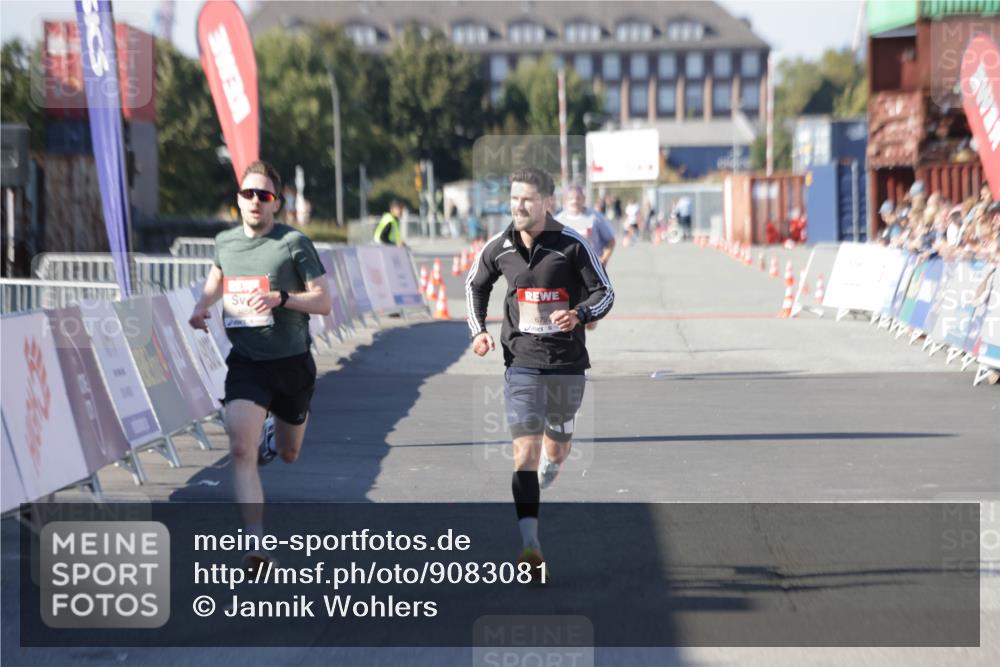 03.10.2025 - Köhlbrandbrückenlauf Jannik Wohlers http://msf.ph/oto/9083081 03.10.2025 12:51:34 Ziel 4058, 6458, 6793 meine-sportfotos.de