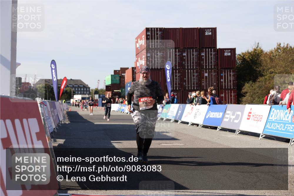 03.10.2025 - Köhlbrandbrückenlauf Lena Gebhardt http://msf.ph/oto/9083083 03.10.2025 13:49:41 Ziel 6123 meine-sportfotos.de