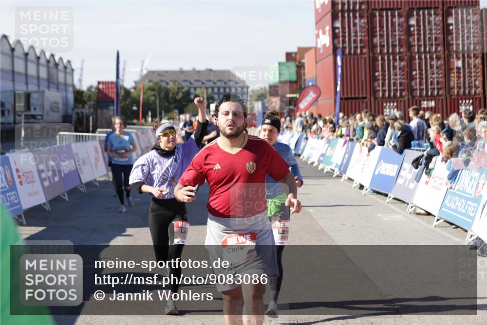 03.10.2025 - Köhlbrandbrückenlauf Jannik Wohlers http://msf.ph/oto/9083086 03.10.2025 13:18:21 Ziel 4341, 4472, 4473, 4560, 4581, 4600, 4760, 5192, 5379, 5440, 5454, 5691, 5722, 5816, 6001, 6310 meine-sportfotos.de