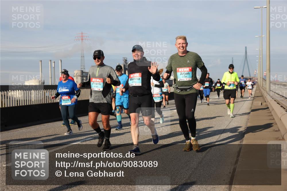 03.10.2025 - Köhlbrandbrückenlauf Lena Gebhardt http://msf.ph/oto/9083089 03.10.2025 10:04:47 Position 2 2783, 2782, 2784 meine-sportfotos.de