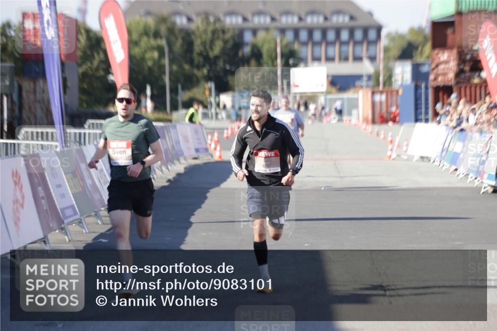 03.10.2025 - Köhlbrandbrückenlauf Jannik Wohlers http://msf.ph/oto/9083101 03.10.2025 12:51:34 Ziel 4058, 6458, 6793 meine-sportfotos.de