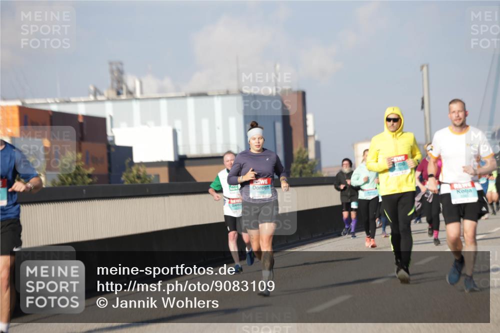 03.10.2025 - Köhlbrandbrückenlauf Jannik Wohlers http://msf.ph/oto/9083109 03.10.2025 09:55:32 Position 3 1801, 1701 meine-sportfotos.de