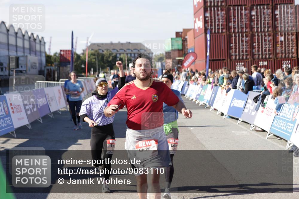 03.10.2025 - Köhlbrandbrückenlauf Jannik Wohlers http://msf.ph/oto/9083110 03.10.2025 13:18:21 Ziel 4341, 4472, 4473, 4560, 4581, 4600, 4760, 5192, 5379, 5440, 5454, 5691, 5722, 5816, 6001, 6310 meine-sportfotos.de