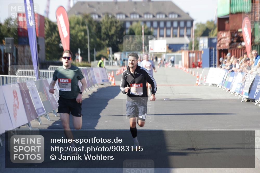 03.10.2025 - Köhlbrandbrückenlauf Jannik Wohlers http://msf.ph/oto/9083115 03.10.2025 12:51:34 Ziel 4058, 6458, 6793 meine-sportfotos.de