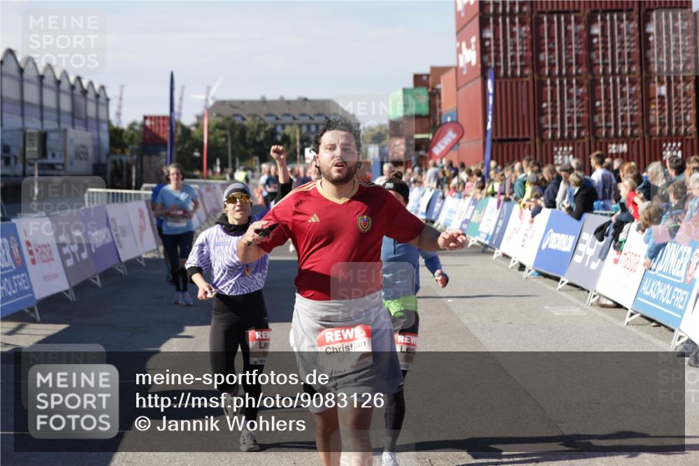 03.10.2025 - Köhlbrandbrückenlauf Jannik Wohlers http://msf.ph/oto/9083126 03.10.2025 13:18:21 Ziel 4341, 4472, 4473, 4560, 4581, 4600, 4760, 5192, 5379, 5440, 5454, 5691, 5722, 5816, 6001, 6310 meine-sportfotos.de