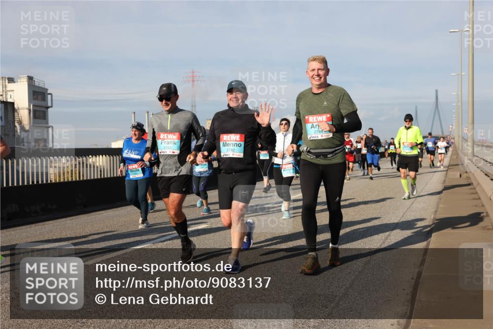 03.10.2025 - Köhlbrandbrückenlauf Lena Gebhardt http://msf.ph/oto/9083137 03.10.2025 10:04:47 Position 2 2783, 2782, 2784 meine-sportfotos.de