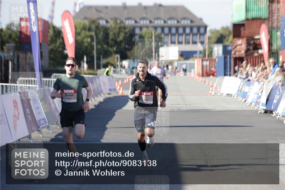 03.10.2025 - Köhlbrandbrückenlauf Jannik Wohlers http://msf.ph/oto/9083138 03.10.2025 12:51:34 Ziel 4058, 6458, 6793 meine-sportfotos.de
