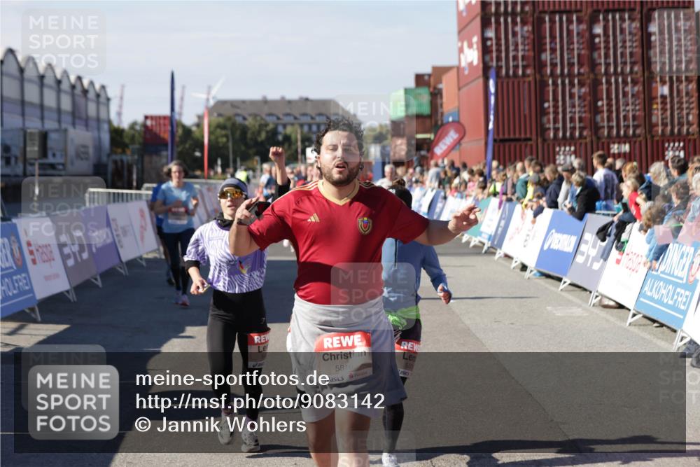 03.10.2025 - Köhlbrandbrückenlauf Jannik Wohlers http://msf.ph/oto/9083142 03.10.2025 13:18:21 Ziel 4341, 4472, 4473, 4560, 4581, 4600, 4760, 5192, 5379, 5440, 5454, 5691, 5722, 5816, 6001, 6310 meine-sportfotos.de