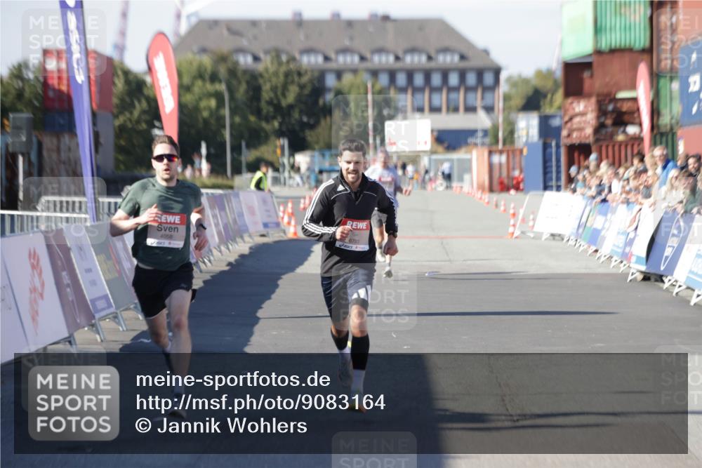 03.10.2025 - Köhlbrandbrückenlauf Jannik Wohlers http://msf.ph/oto/9083164 03.10.2025 12:51:34 Ziel 4058, 6458, 6793 meine-sportfotos.de