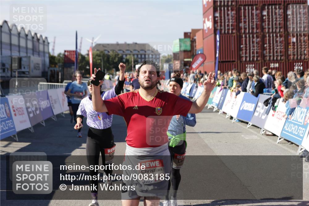 03.10.2025 - Köhlbrandbrückenlauf Jannik Wohlers http://msf.ph/oto/9083185 03.10.2025 13:18:21 Ziel 4341, 4472, 4473, 4560, 4581, 4600, 4760, 5192, 5379, 5440, 5454, 5691, 5722, 5816, 6001, 6310 meine-sportfotos.de