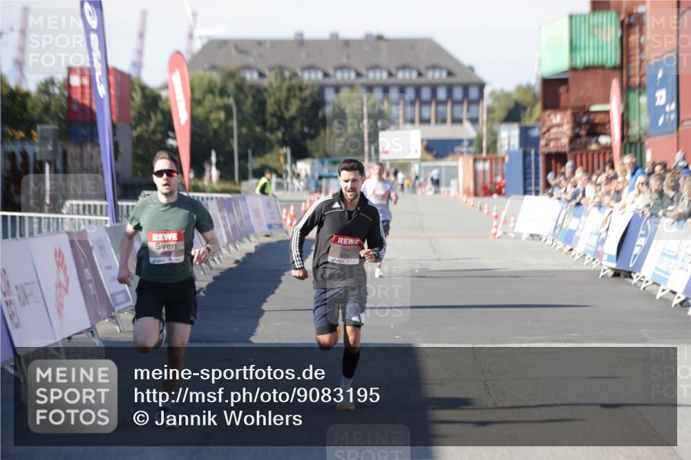 03.10.2025 - Köhlbrandbrückenlauf Jannik Wohlers http://msf.ph/oto/9083195 03.10.2025 12:51:34 Ziel 4058, 6458, 6793 meine-sportfotos.de